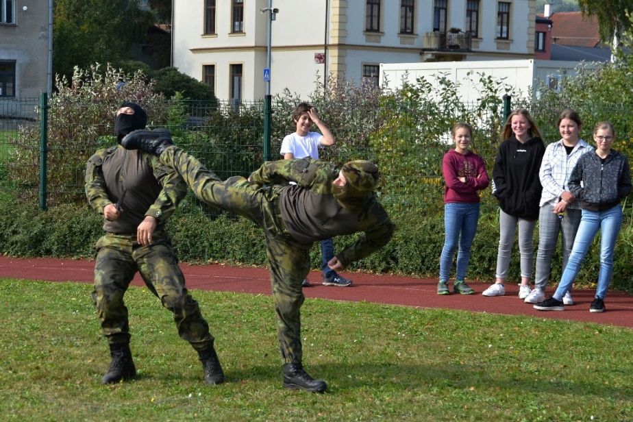 2-nejvice-skolaky-zaujaly-ukazky-boje-zblizka_autor-rotny-milan-hlavaty.jpg